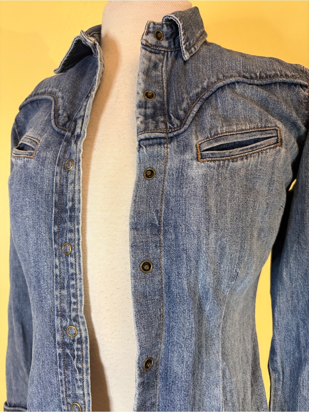 DKNY Jeans Light Wash Western Denim Button-Up Shirt - Picture 2 of 9